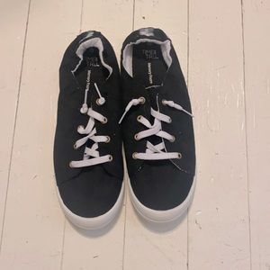 Time and Tru’s scrunch back sneaker with
memory foam insoles